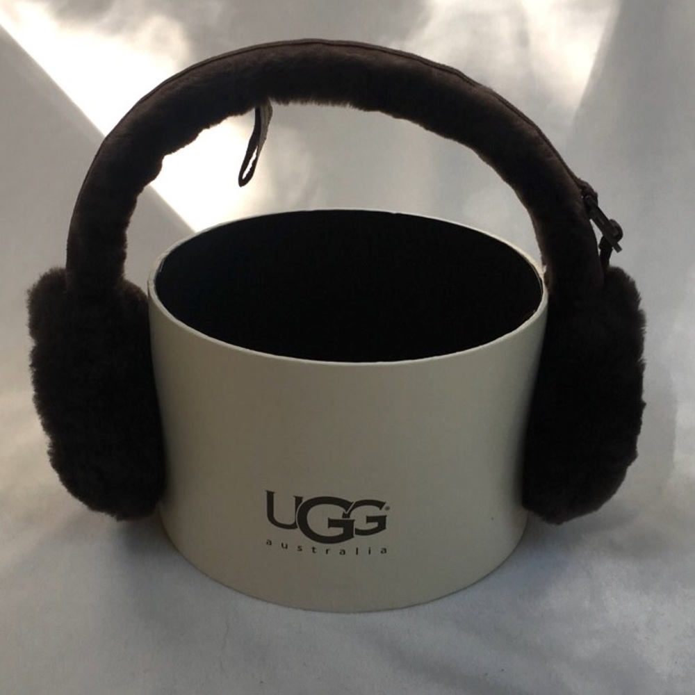 NWOT UGG Shearling Earmuff in Chocolate Brown